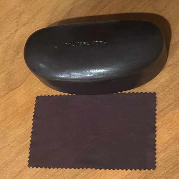 (SOLD) Michael Kors Tortoise Sunglassed - Picture 7 of 8